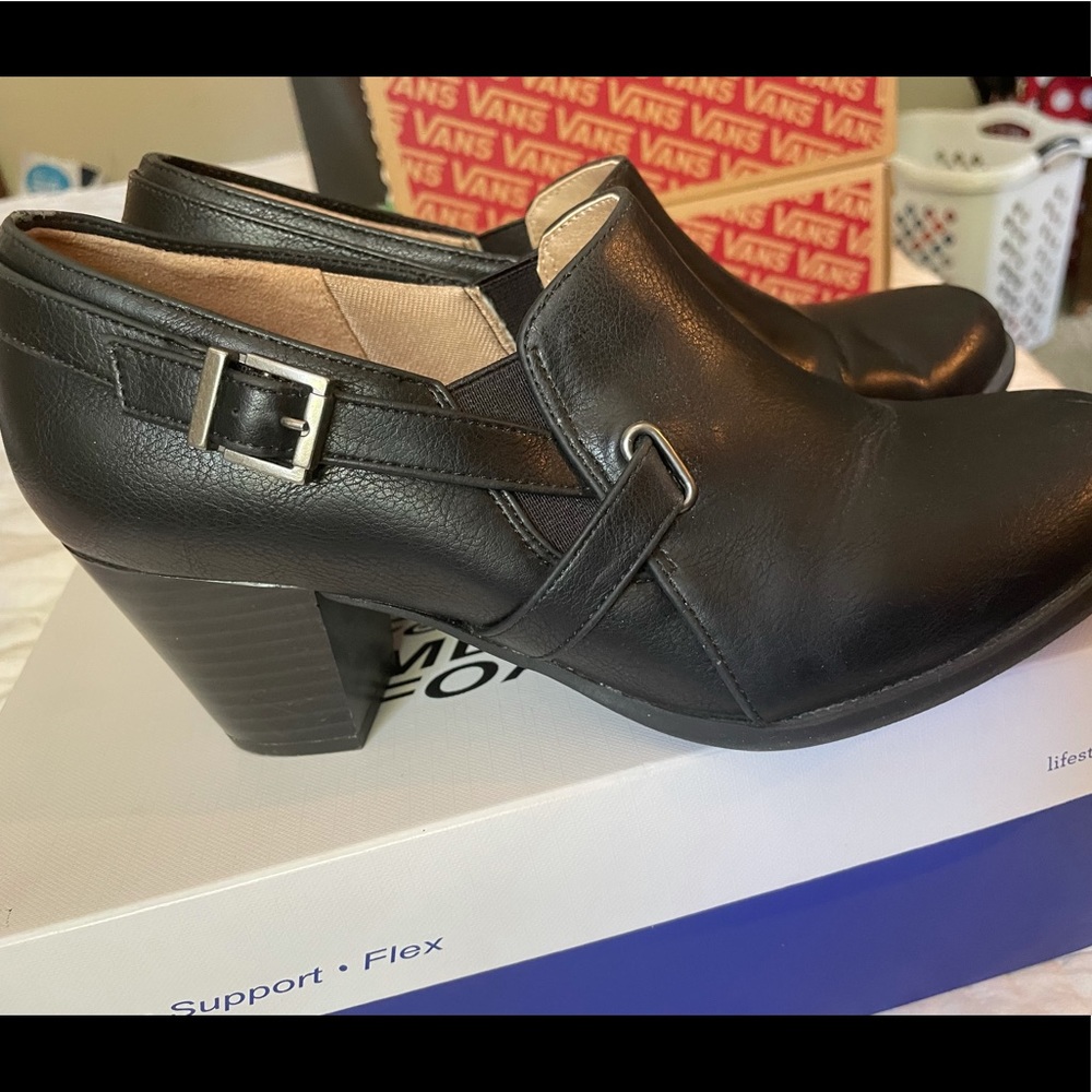 Life Stride memory foam booties